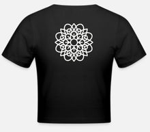 Carica l'immagine nel visualizzatore di Gallery, Crop T-Shirt Yoga con Mandala