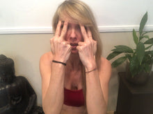 Carica l'immagine nel visualizzatore di Gallery, E-book + lezione privata online "Yoga e ginnastica facciale"